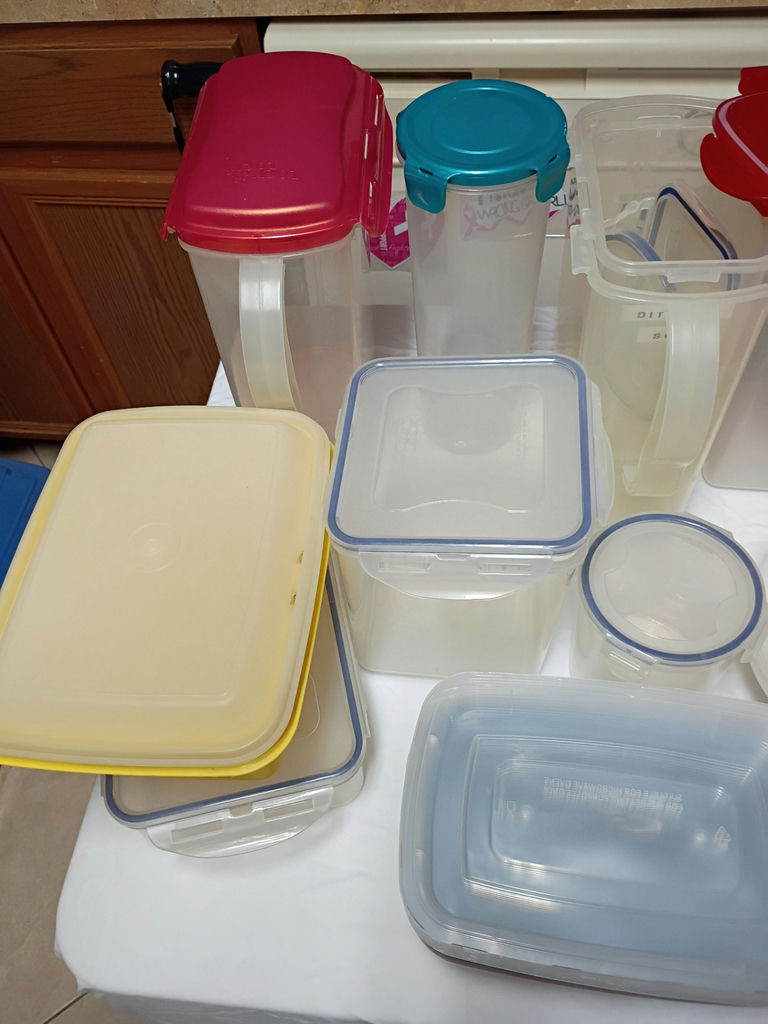 Assorted Plastic Food Storage Containers and Kitchen Canisters - image 5 of 9