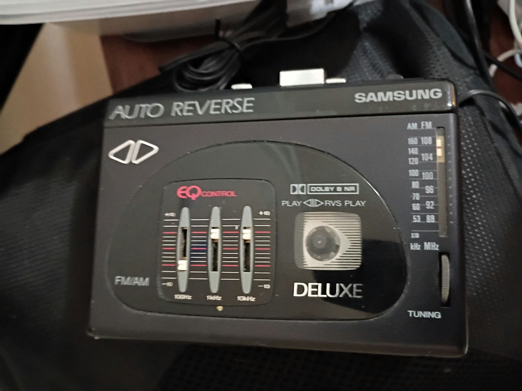 Assorted Audio Electronics and Accessories - image 9 of 12