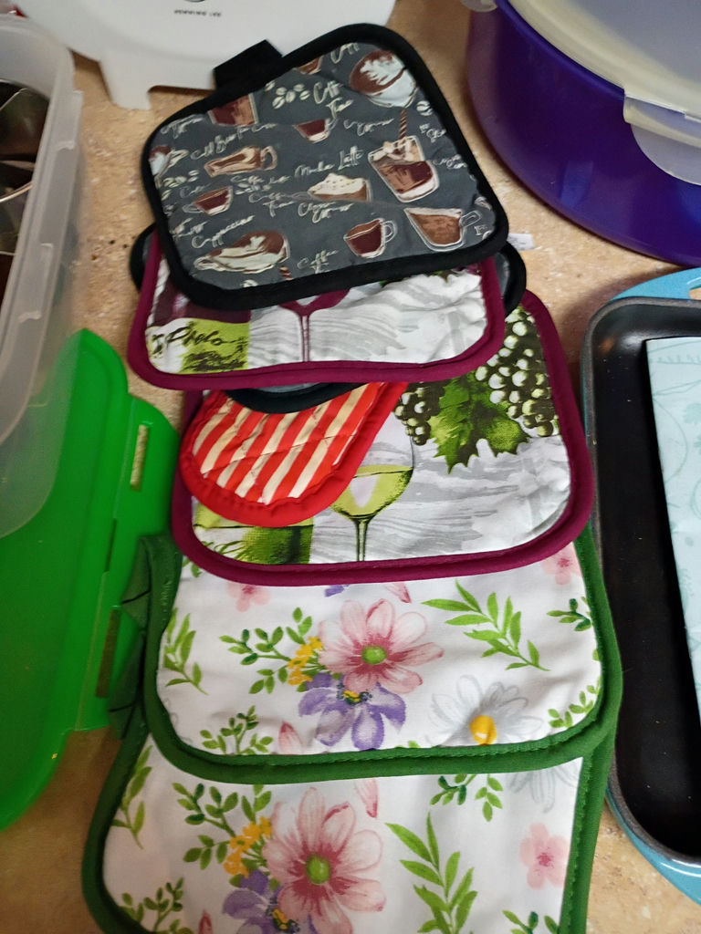 Assorted Kitchen Bakeware and Cooking Accessories - image 3 of 10