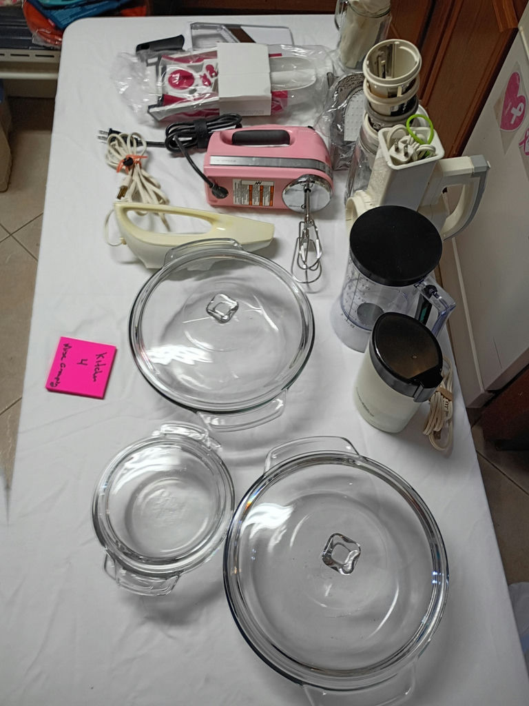 Mixed Kitchen Appliances and Glass Bakeware Set - image 4 of 9