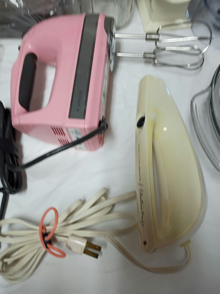 Mixed Kitchen Appliances and Glass Bakeware Set - image 7 of 9