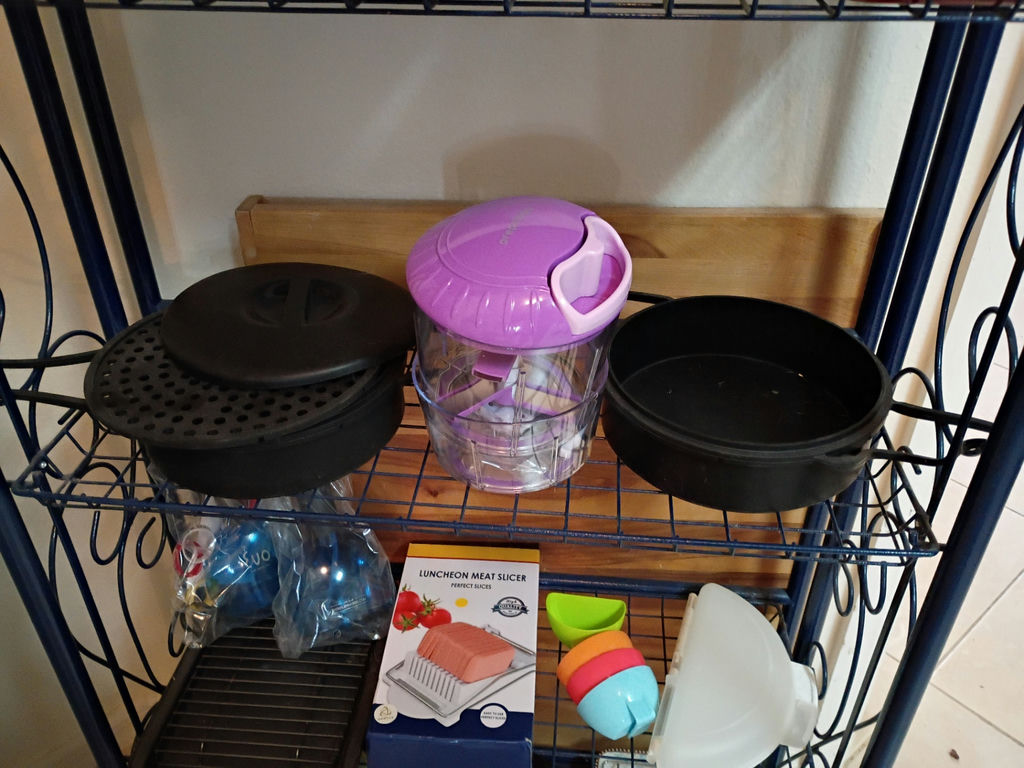 Assorted Kitchen Appliances and Cookware Set - image 4 of 8