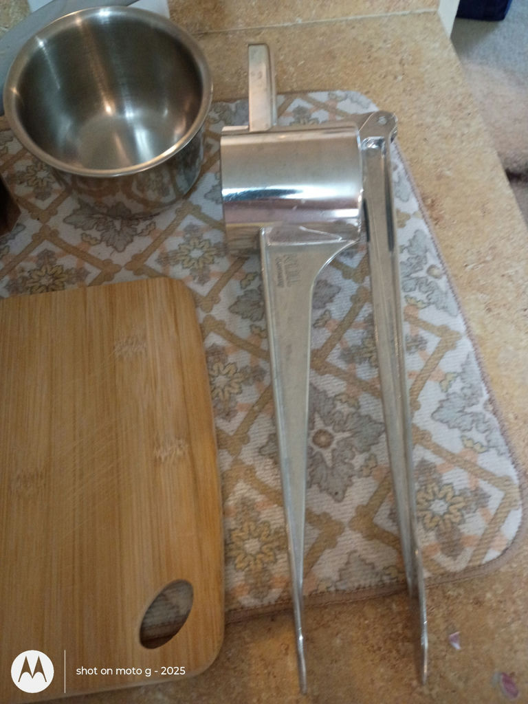 Assorted Kitchen Cookware and Cooking Accessories - image 1 of 7