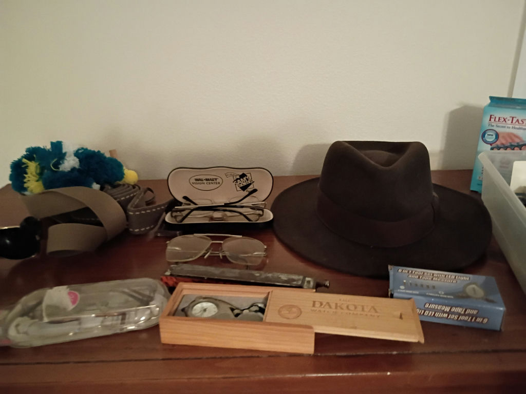 Assorted Fashion Accessories and Desk Items - image 1 of 6