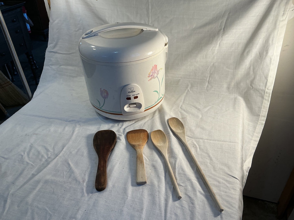 Rice Cooker and Tools - image 1 of 4
