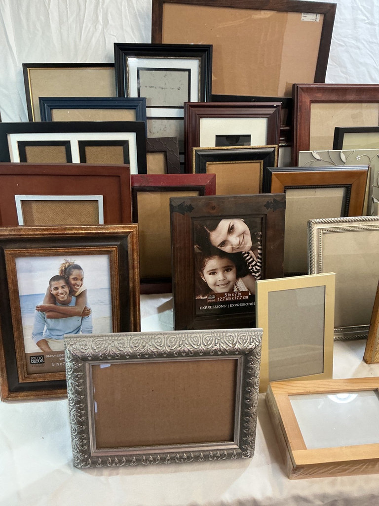 Assorted picture frames - image 2 of 6