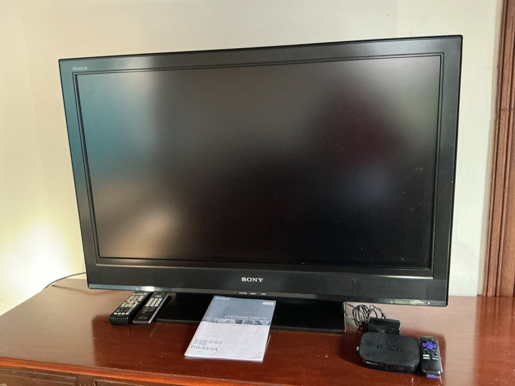 Sony Bravia 40-inch LCD TV with accessories - image 1 of 4