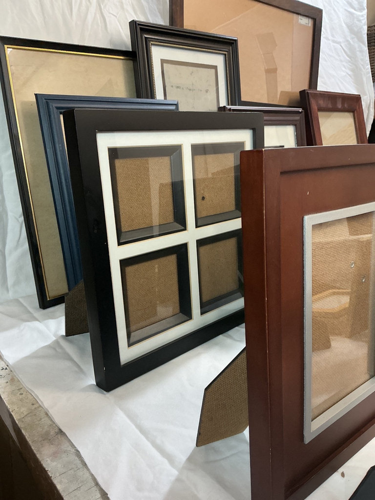 Assorted picture frames - image 5 of 6