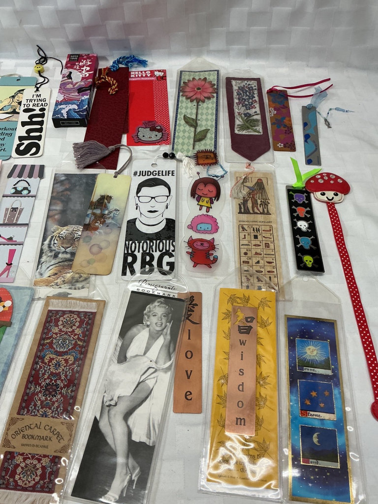Large bookmark collection  - image 3 of 3