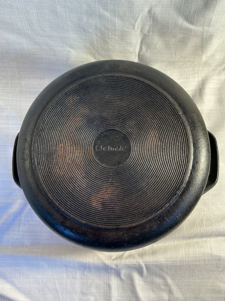 Cast iron Dutch ovens with lids - image 3 of 4