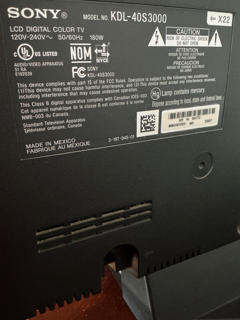 Sony Bravia 40-inch LCD TV with accessories - image 4 of 4