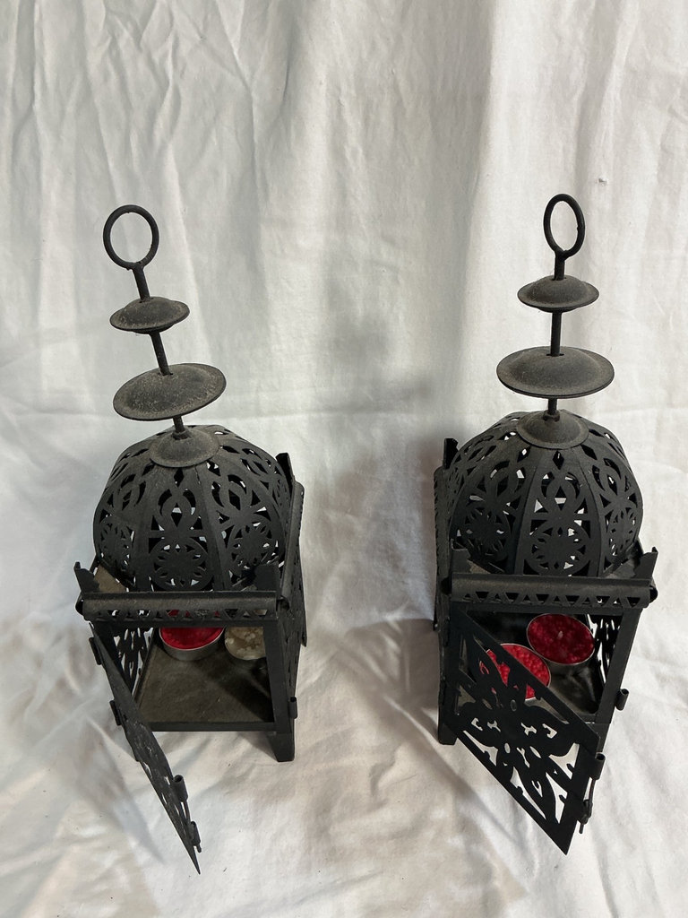 Pair of vintage brass carriage lamps and ornate black metal lanterns - image 4 of 5