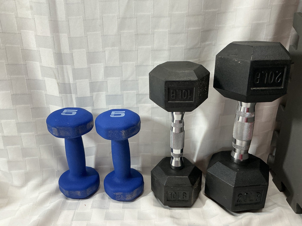 Weight bench, Dumbbells and Interlocking Foam Mats - image 2 of 3