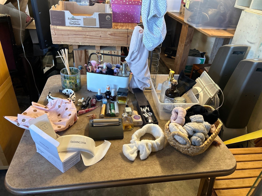 Toiletries And Beauty - image 1 of 14