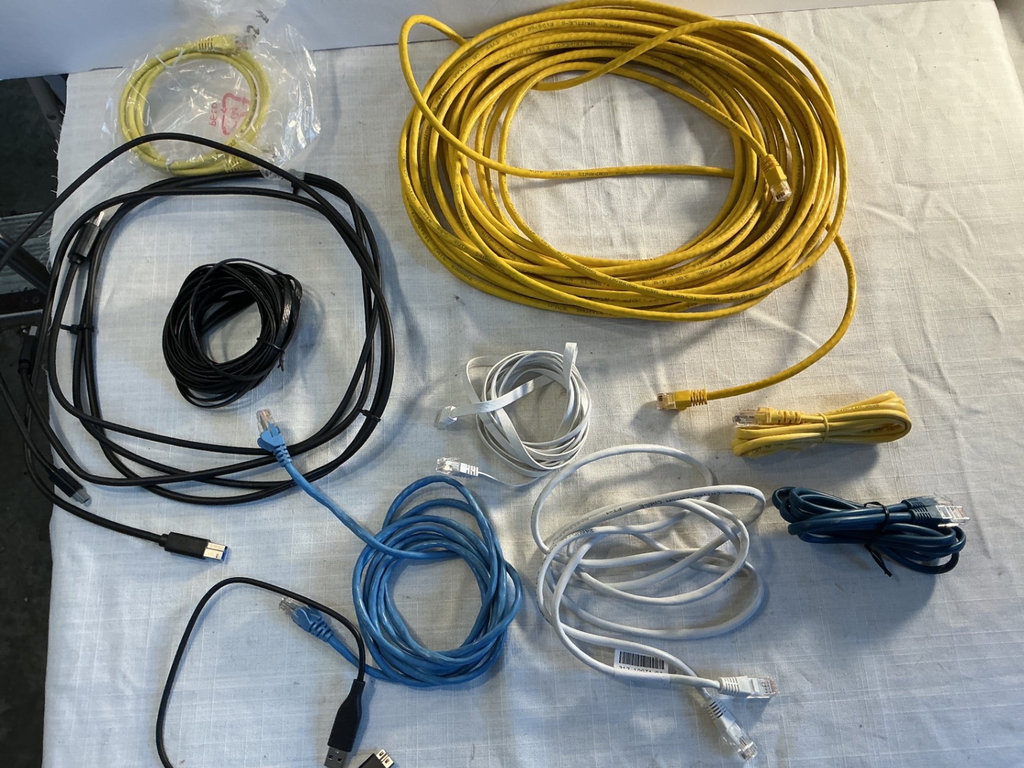 Wi-Fi Router and Cables - image 4 of 4