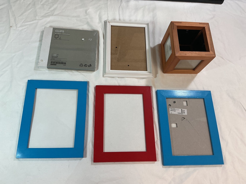 Assorted picture frames and display pieces - image 3 of 3