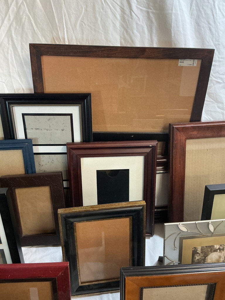 Assorted picture frames - image 3 of 6