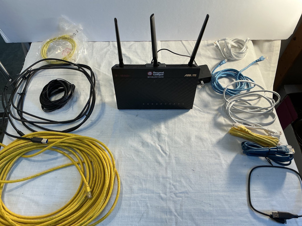 Wi-Fi Router and Cables - image 2 of 4