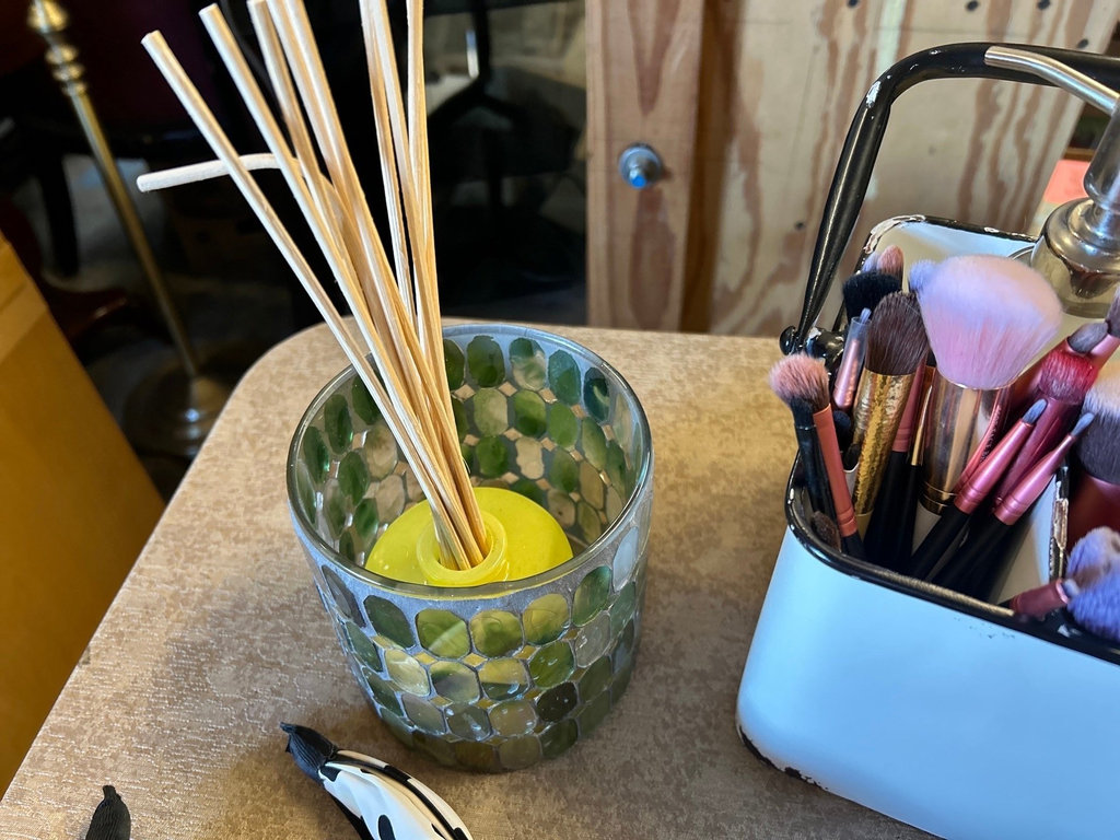 Toiletries And Beauty - image 13 of 14