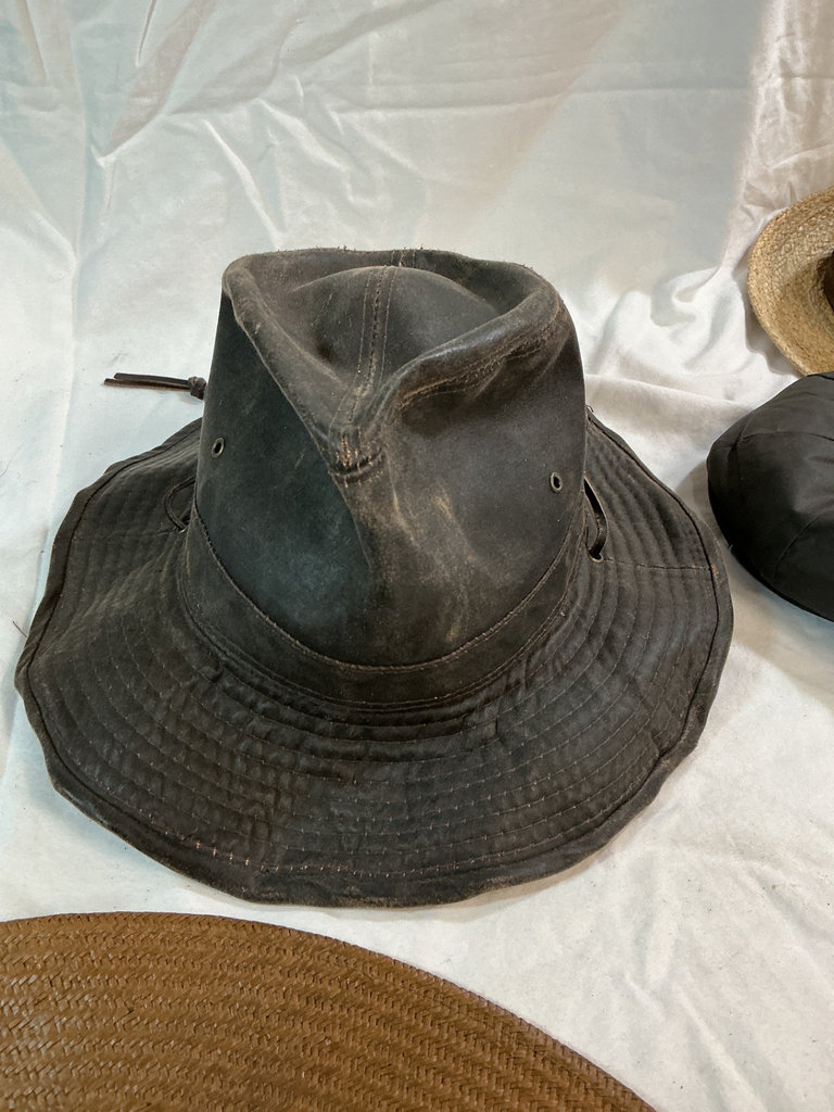 Assorted vintage outdoor hats and canvas packs - image 4 of 12