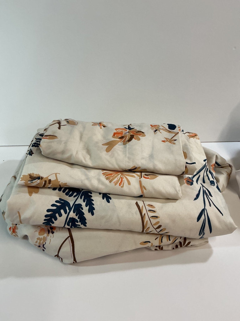 Assorted CAL King bedding. - image 5 of 5