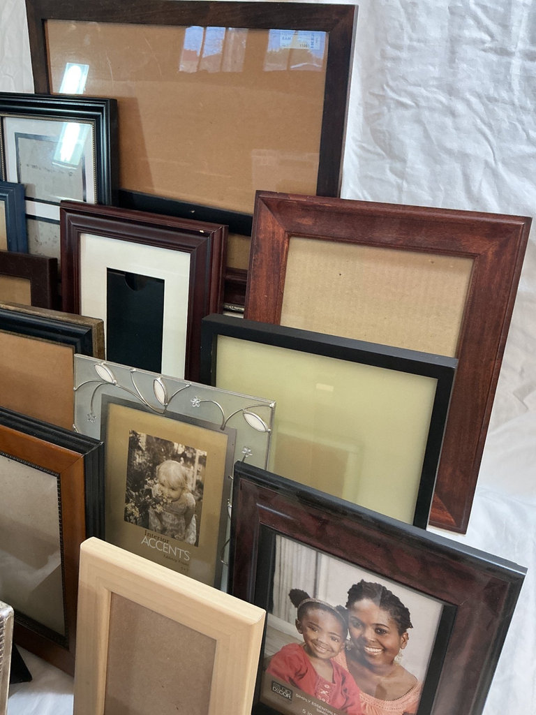 Assorted picture frames - image 4 of 6