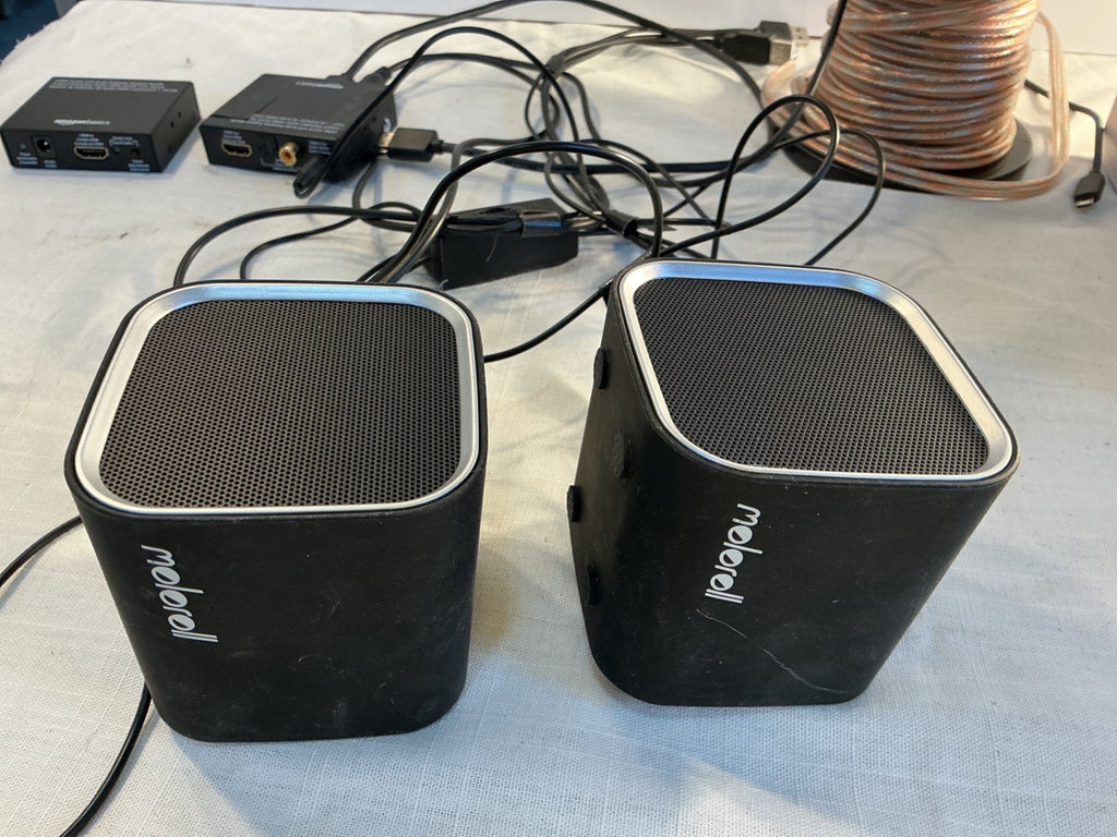 Computer Speakers - image 3 of 4