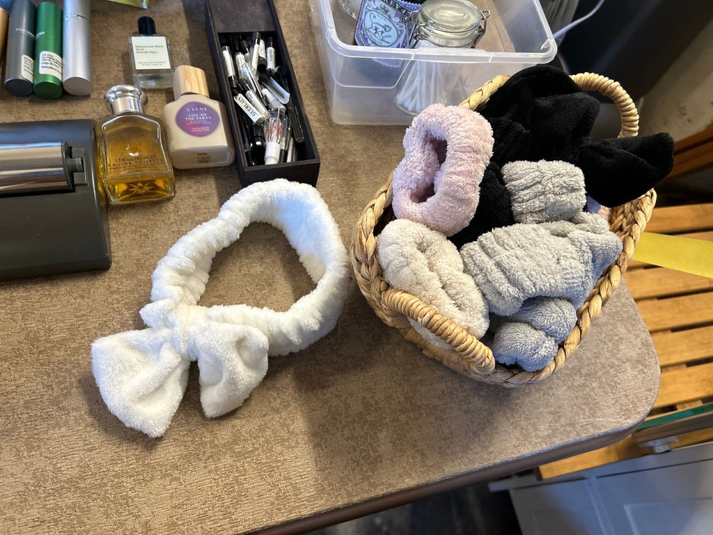 Toiletries And Beauty - image 6 of 14