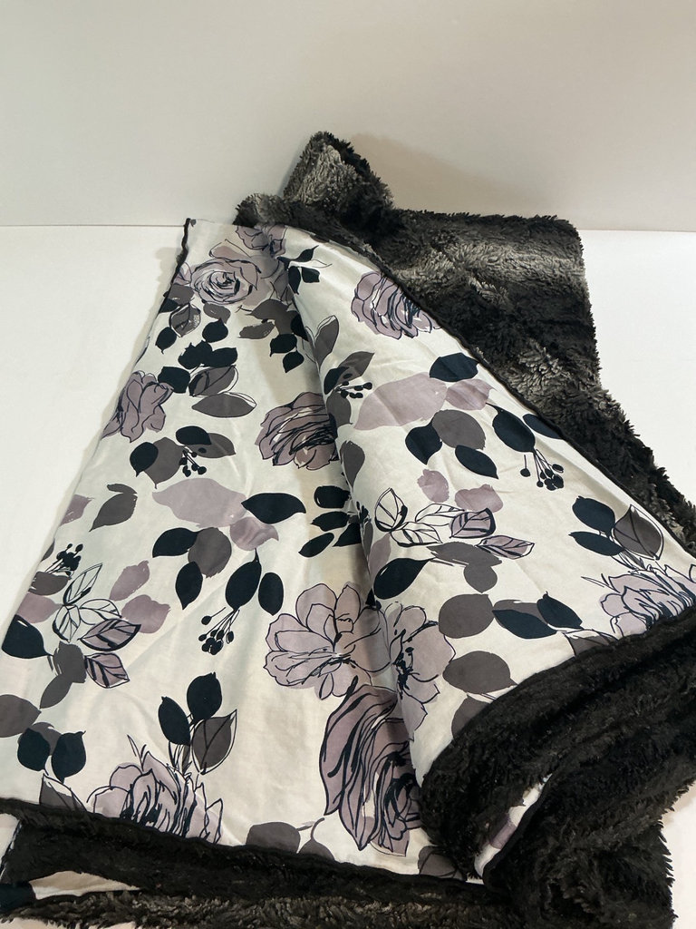 Assorted Quilted Blankets and Throws - image 6 of 6