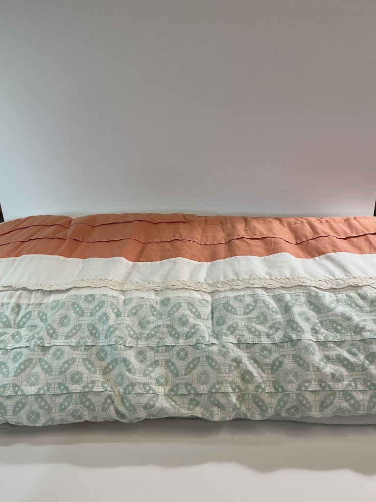 Bedding set with floral patterns and lace trim. - image 4 of 5