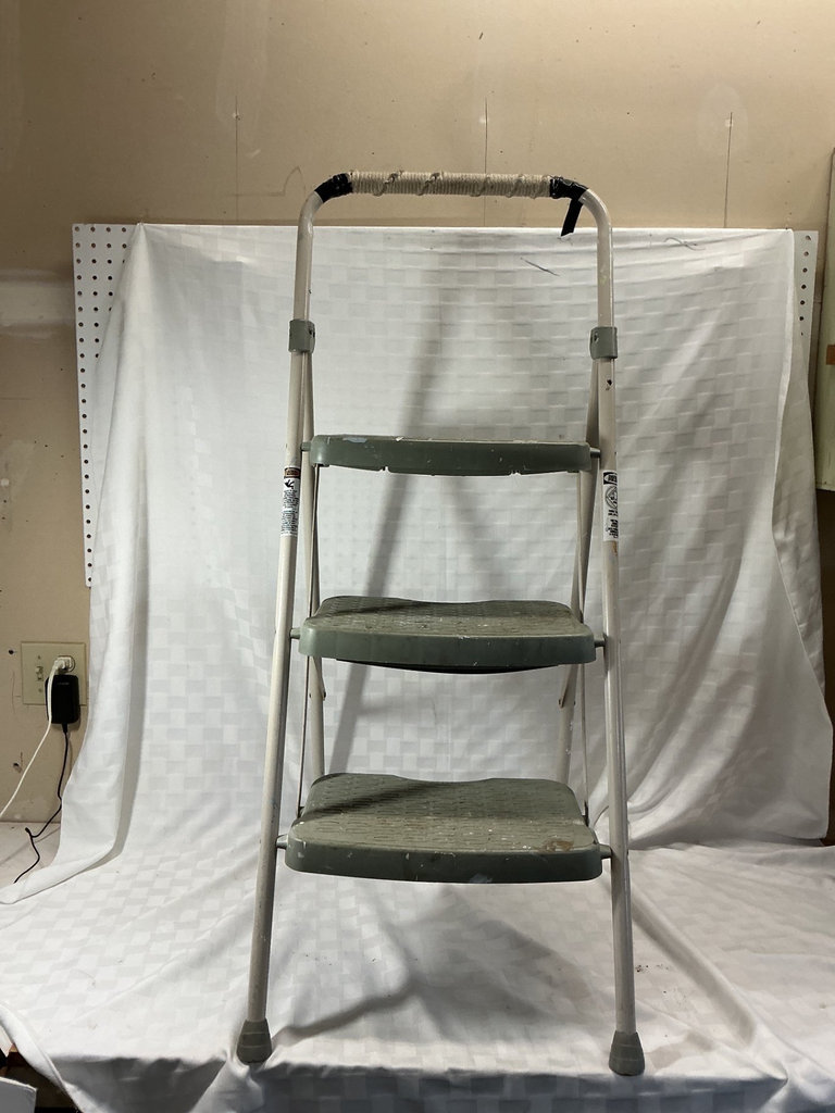 Folding metal ladder, wooden ladder, and escape ladder - image 2 of 7