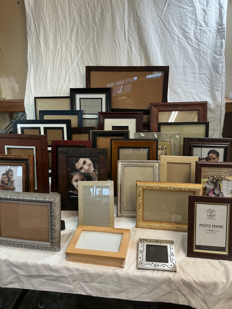 Assorted picture frames - image 1 of 6