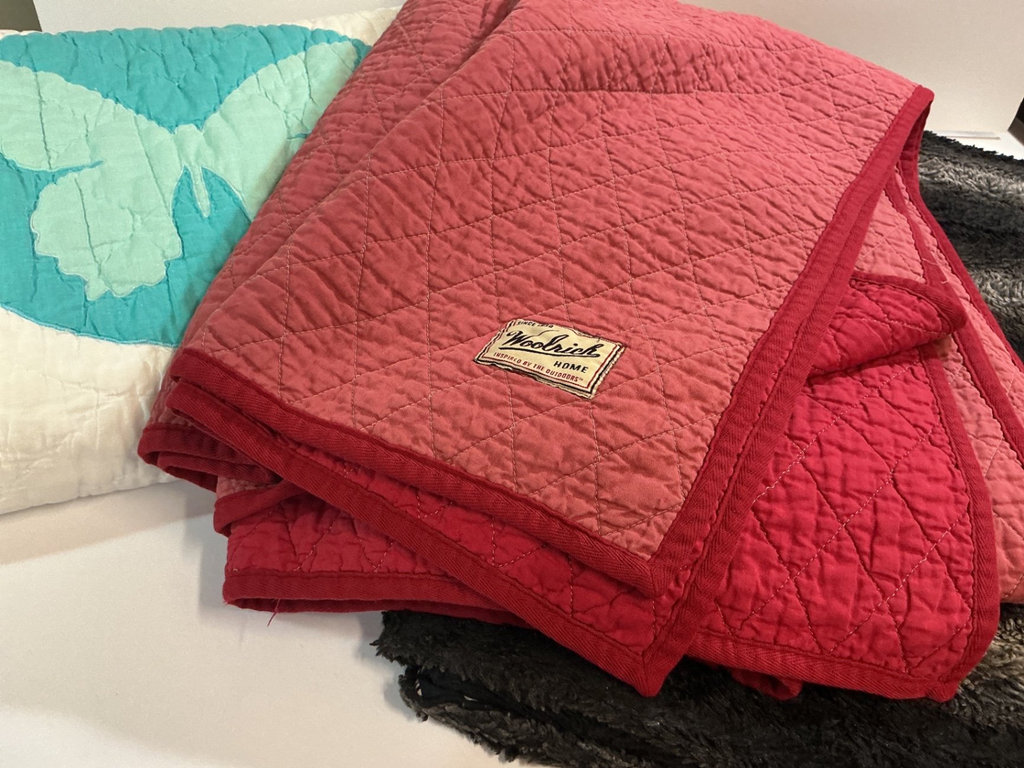 Assorted Quilted Blankets and Throws - image 5 of 6