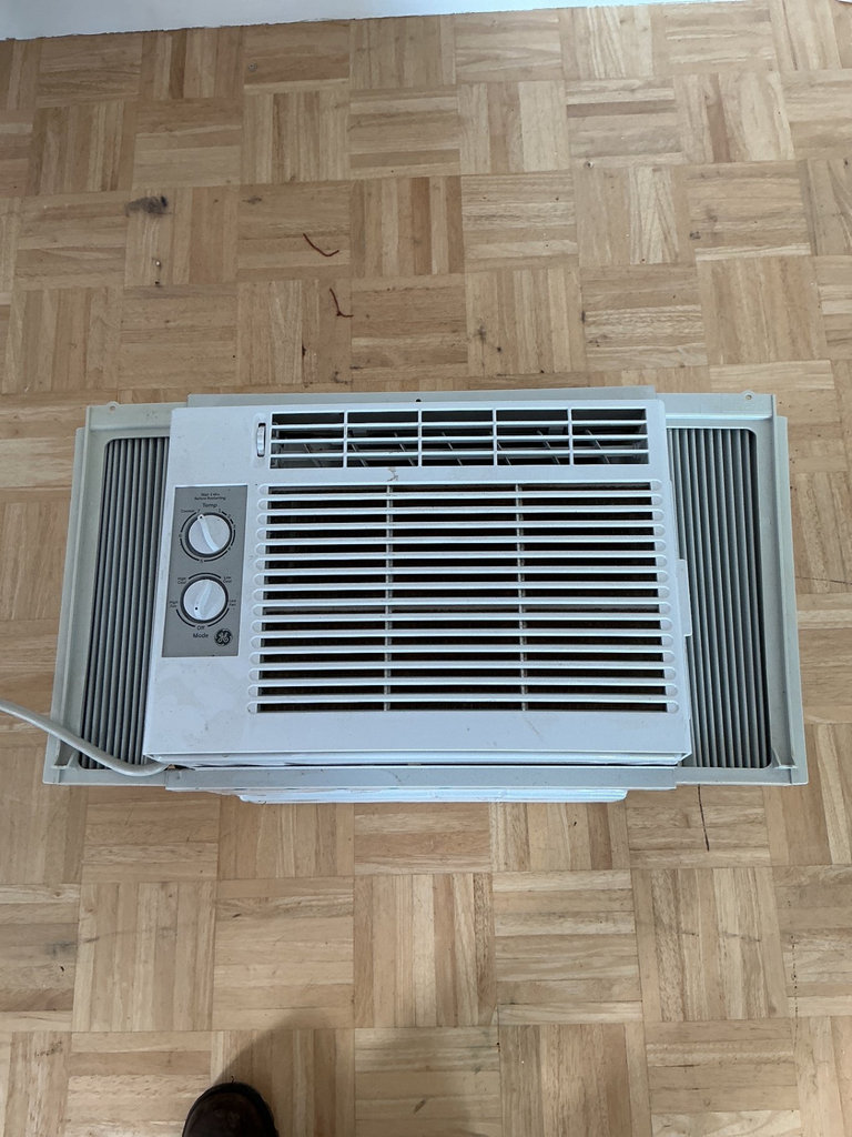 Window air conditioner unit by G&E. - image 1 of 3