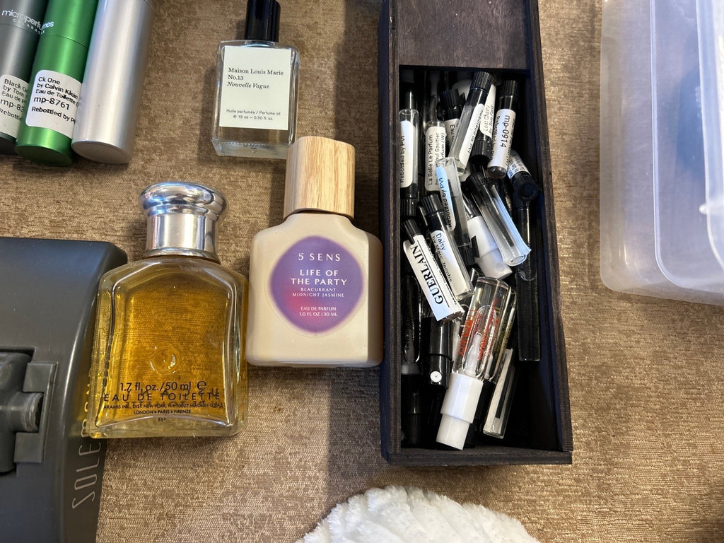 Toiletries And Beauty - image 12 of 14