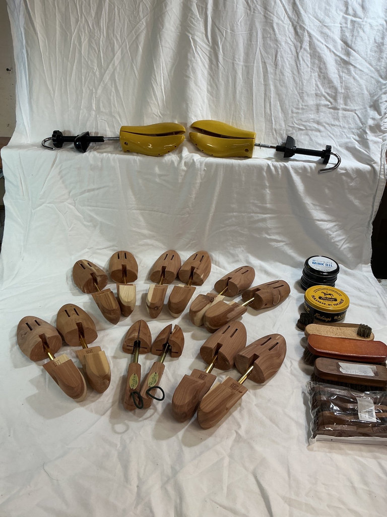 Wooden shoe lasts with shoe care kit and brushes - image 1 of 4