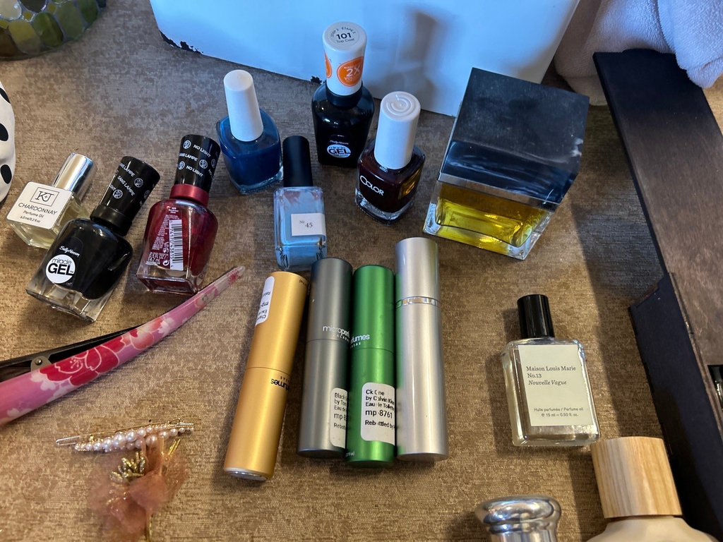 Toiletries And Beauty - image 5 of 14