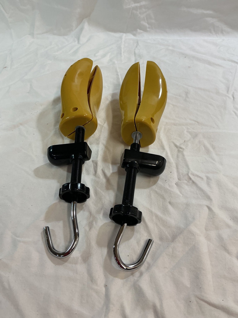 Wooden shoe lasts with shoe care kit and brushes - image 4 of 4
