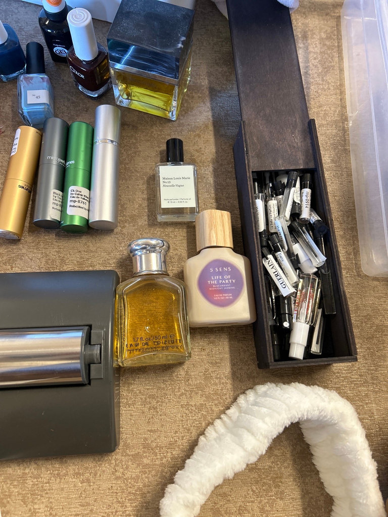 Toiletries And Beauty - image 10 of 14