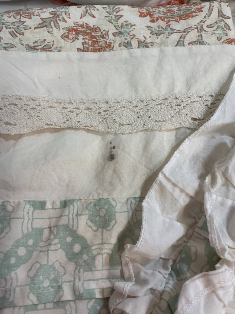 Bedding set with floral patterns and lace trim. - image 2 of 5