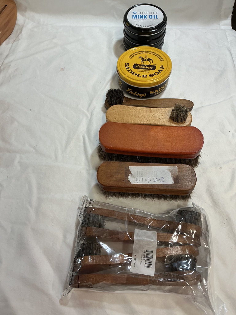 Wooden shoe lasts with shoe care kit and brushes - image 2 of 4