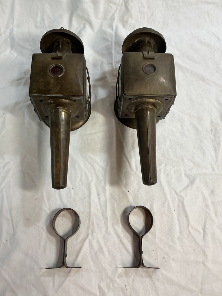 Pair of vintage brass carriage lamps and ornate black metal lanterns - image 3 of 5