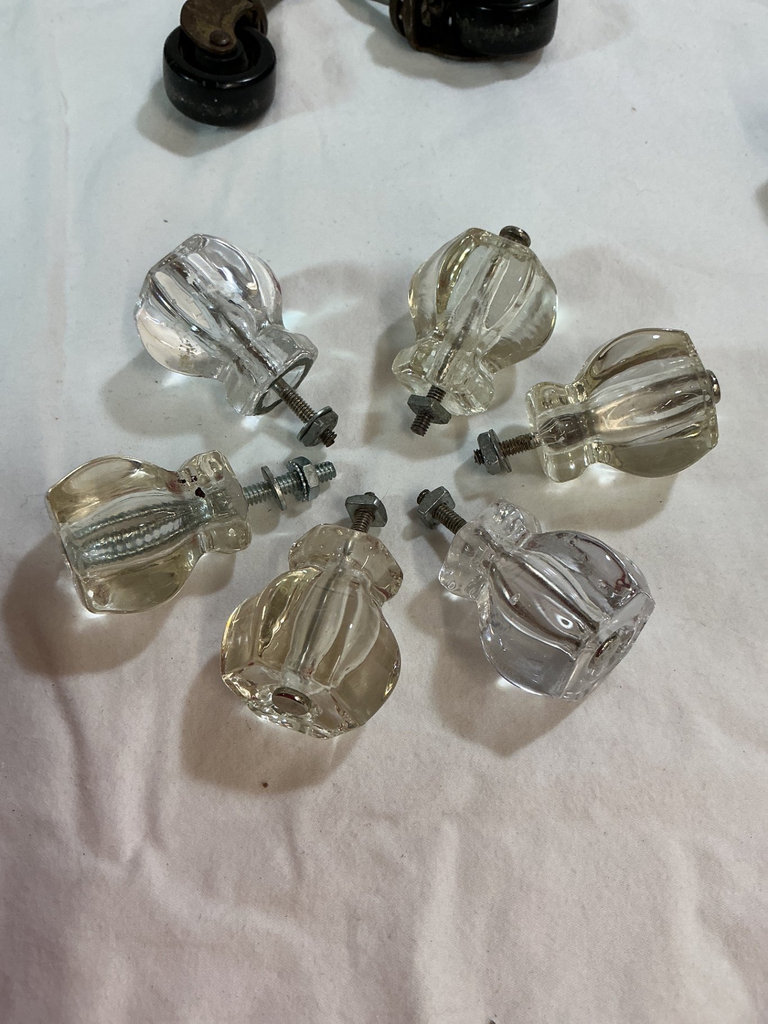 Assorted vintage hardware and decorative fittings - image 3 of 6