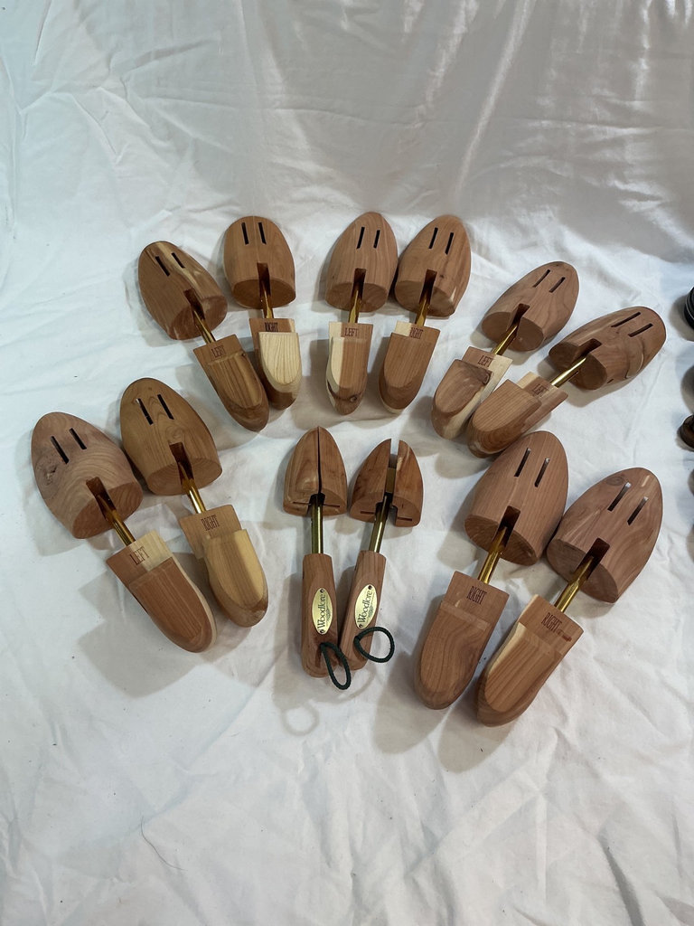 Wooden shoe lasts with shoe care kit and brushes - image 3 of 4