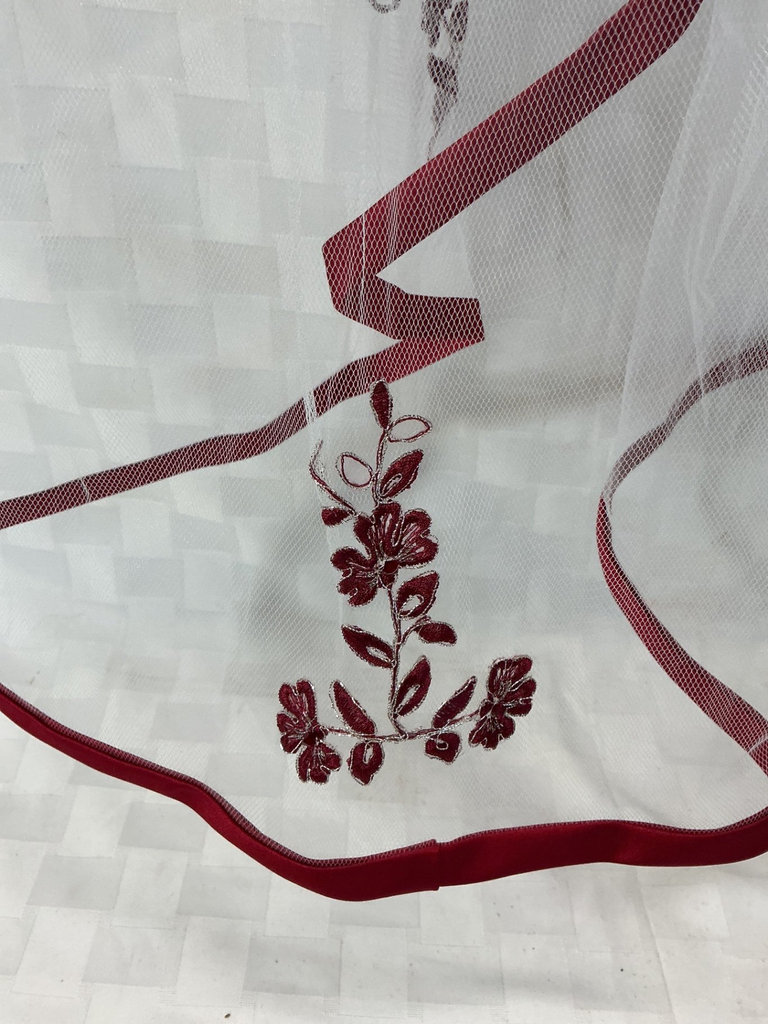 Bridal veil with burgundy edging and matching burgundy handbag - image 3 of 5