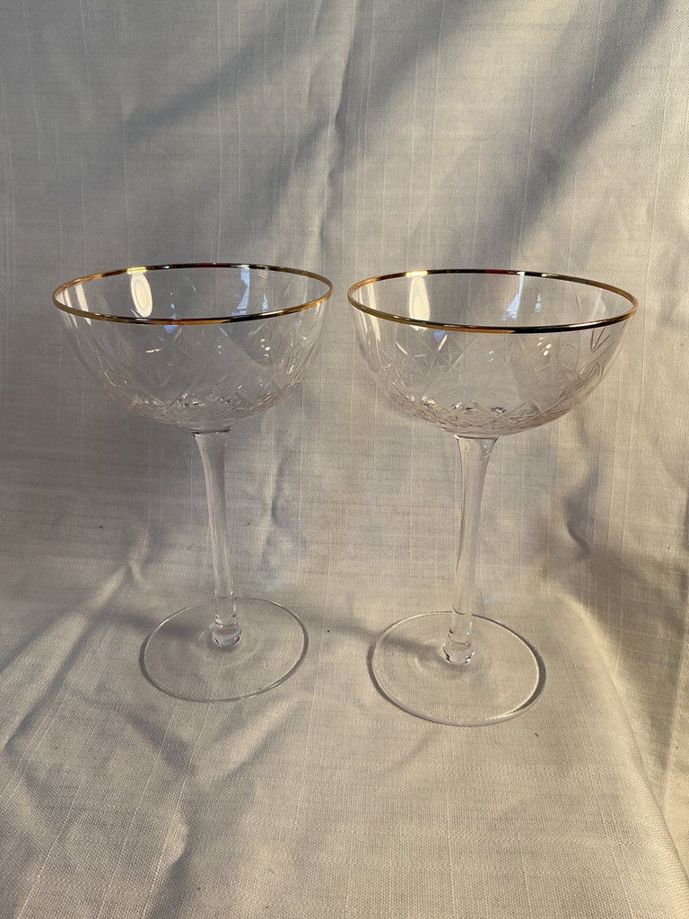 Assorted Glassware and Wine Accessories - image 4 of 8