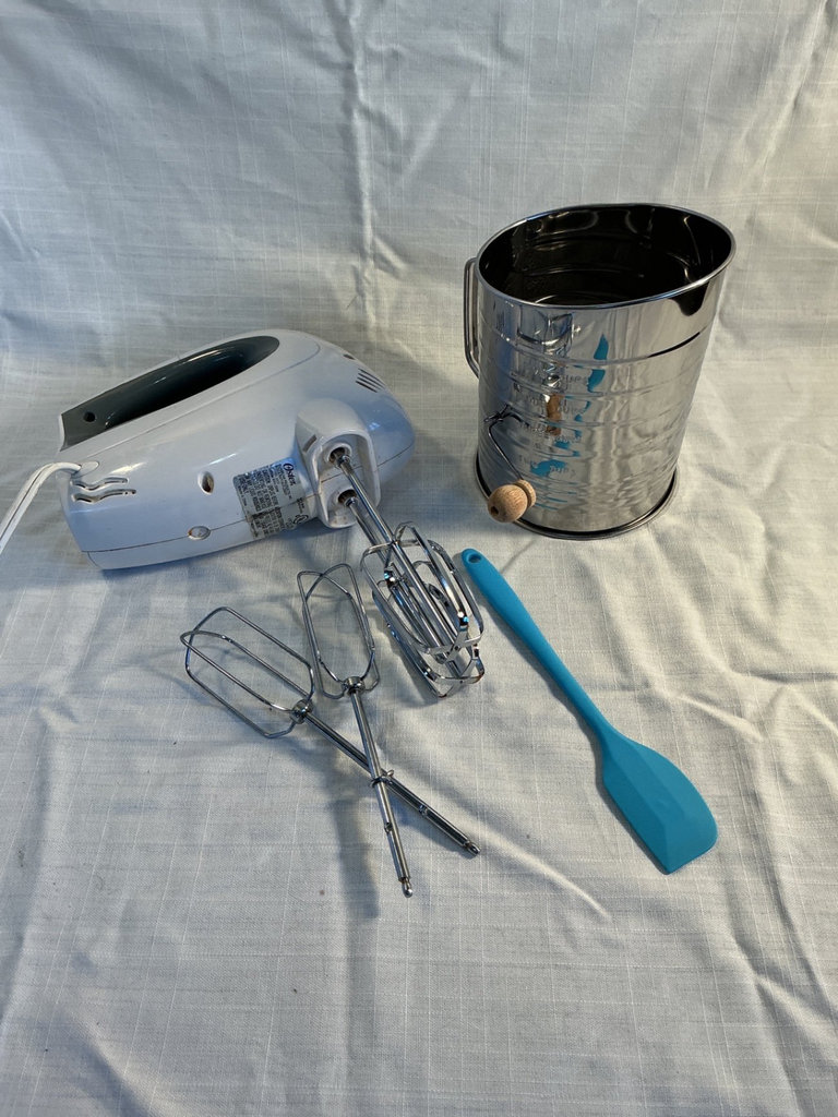 Assorted Bakeware and Baking Tools - image 4 of 6