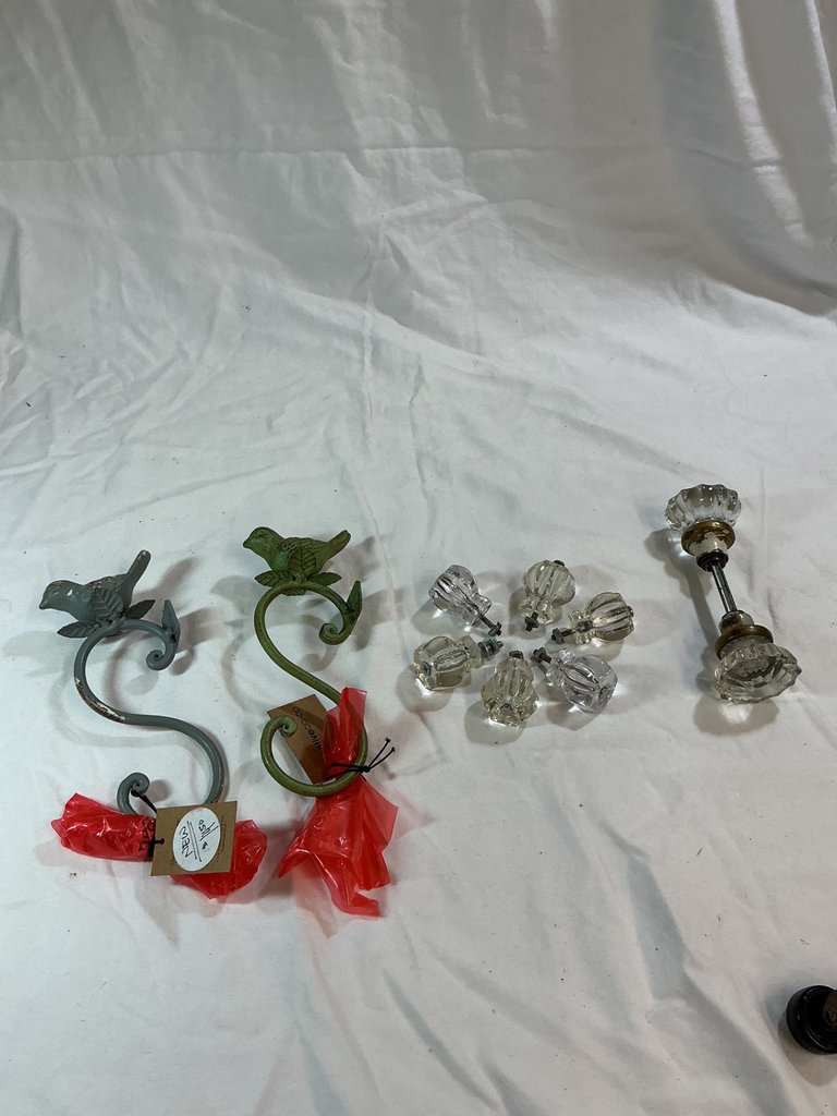 Assorted vintage hardware and decorative fittings - image 6 of 6