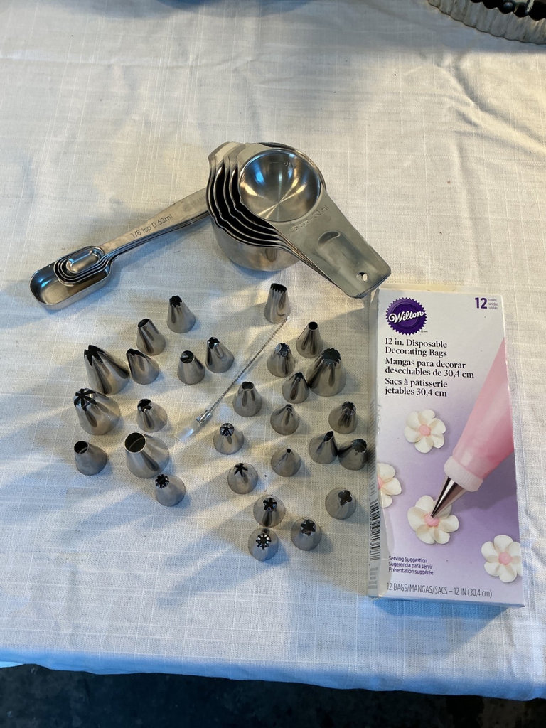 Assorted Bakeware and Baking Tools - image 3 of 6