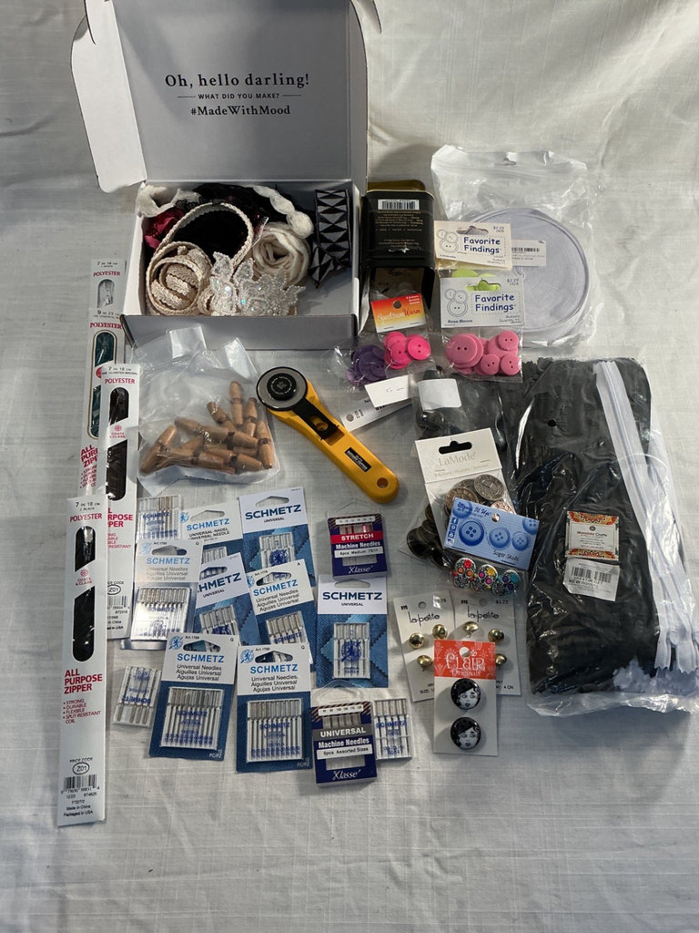 Brothers Sewing machine and more - image 6 of 9